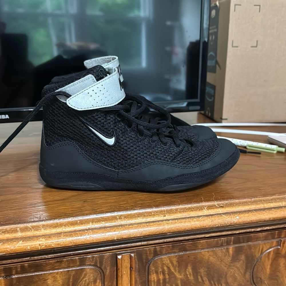 Women’s size 5 Nike wrestling shoes